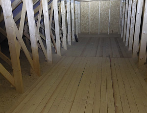 Zateplení stropu dřevostavby pomocí foukané izolace